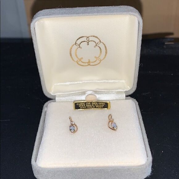 NEVER WORN Cubic Opal 14kt Gold Earrings - Picture 1 of 3